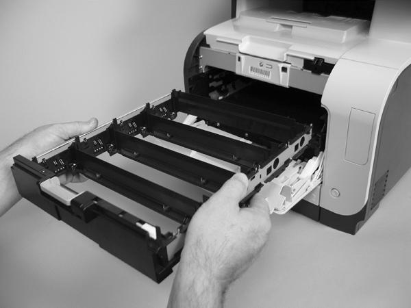 4. Pull the print-cartridge drawer out of the product to remove it.