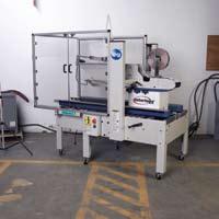 UA Series - Uniform Automatic Intertape s UA Series Uniform Automatic case sealers are operator-free machines that fold the top four flaps and process same sized RSC-style cases.