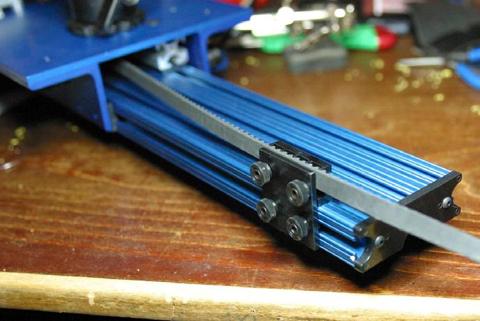 For best results, place the cart in the middle of the rail while tightening the belt. Attach the end caps with the enclosed screws.