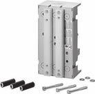 mm system Busbar adapters and device holders Selection and ordering data 8US21 1-DM07 8US21 -AM00 Busbar device adapters For SIRIUS Number Rated Connecting of mounting rails cables current (3 mm)