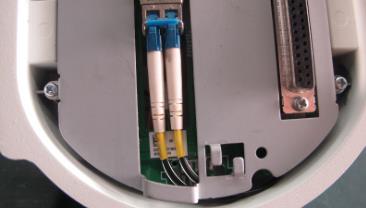 When mounting the tail cable unit, ensure that the optical fiber is not clamped by the device.
