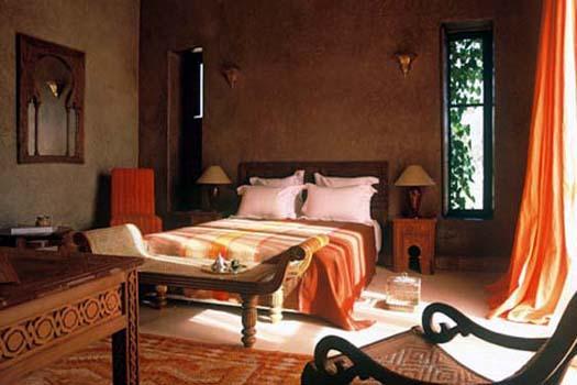 Rovnako Maroko a jeho kultúra zachovali v mediteránnej oblasti svoj výrazný vplyv, ktorý je badateľný aj v nábytkových prvkoch.