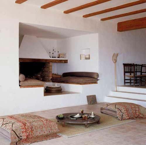 6.5. DOPLNKY Doplnky hrajú vo vytváraní mediteránneho bývania dôležitú úlohu a umocňujú tak jeho jedinečnú atmosféru. V dekorovaní stredomorského interiéru sa kladie vysoký dôraz na detail.