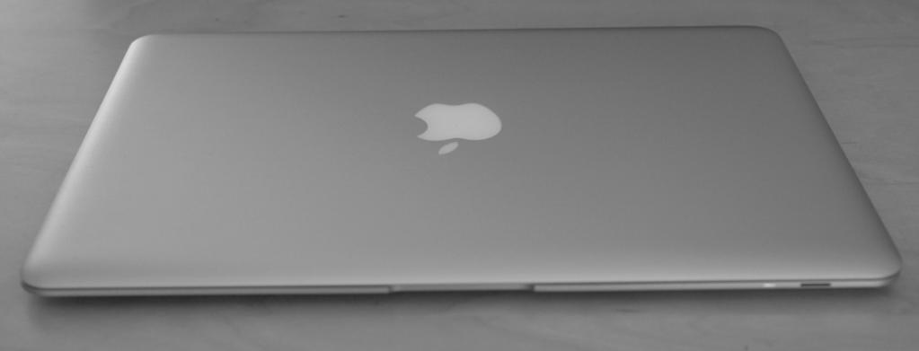 graphics-heavy games. The MacBook Air, shown in Figure 1-3, is the thinnest and lightest of the Apple laptops, less than an inch thin and weighing just 3 pounds.