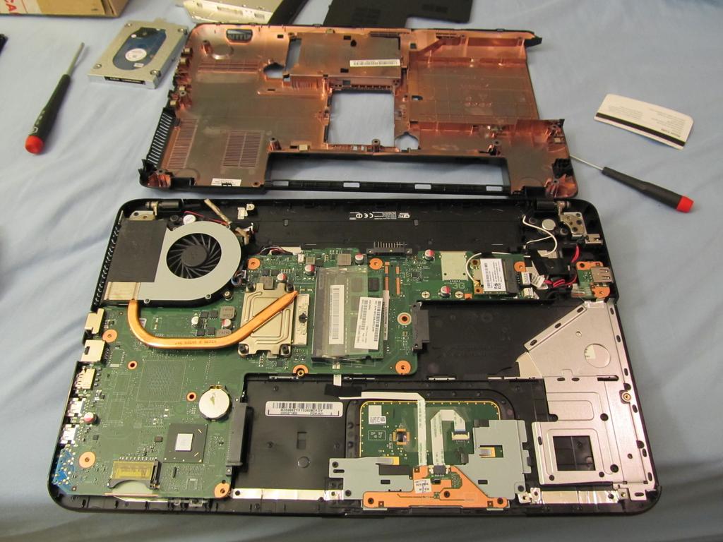 Toshiba Satellite L855-S5210 LCD Screen Replacement Step 9 Behold!