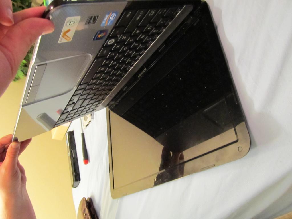 Step 11 Open the laptop so that the hinges can move into a vertical