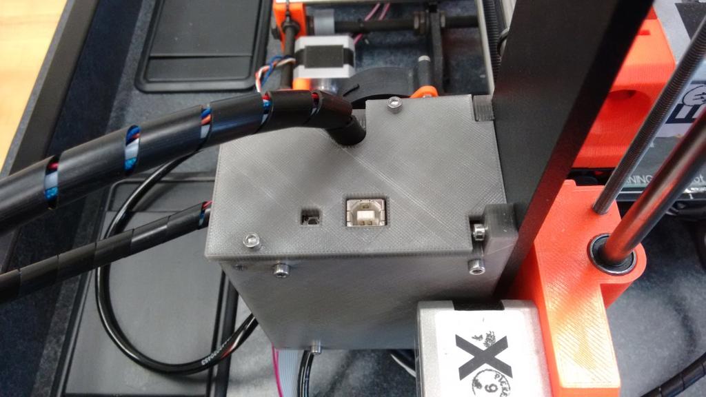 4. Connect the USB cable from the port on the 3d printer to the USB port on the computer. USB port on the 3d printer 5.