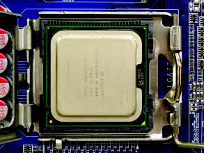 (To protect the CPU socket, always replace the protective socket cover when the CPU is not