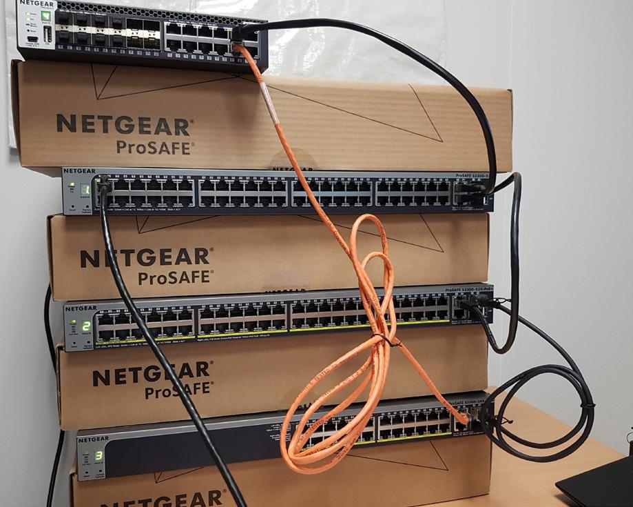 In our example, we disconnect the previous stacking link between first and third S3300, and we connect the M4300 to the first and third S3300, in a ring: 78. Power on the M4300 switch.