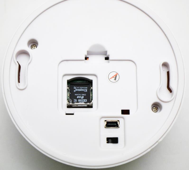 OPERATING THE SMOKE DETECTOR SD Insert a MicroSD Card Close the metal door over the MicroSD Card and slide it back up into the LOCK position Power Video Photo Motion Detection IMPORTANT NOTICE: Allow