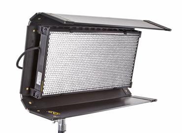 FreeStyle LED Fixture Specifications CFX-F31 FreeStyle 31 LED Fixture Weight: 15 lb (7kg) Dimensions: 40.5 x 3.5 x 11 w/ 6.5 barndoors (103 x 9 x 28cm w/ 16.