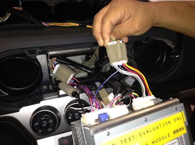 (d) Connect the vehicle harness to the 10 pin connector of the adapter harness last and on top as shown.