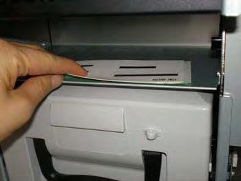 2) Remove the notes in the reject bin and close the reject bin cover. [PRECAUTION!