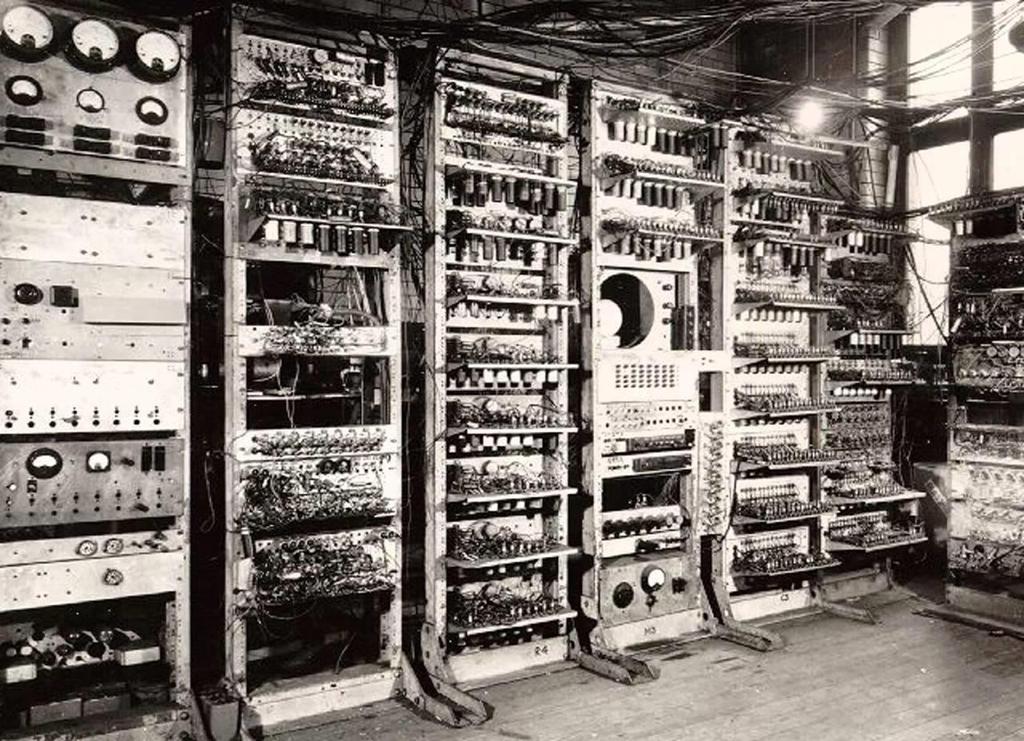 1946 - Pennsylvania, USA United States Army s Ballistic Research Laboratory ENIAC 1