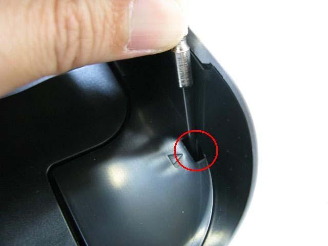 (no screws) 2) Remove the AC adapter. (1 screw) <Pull out the AC adapter from the bottom of the bottom case.