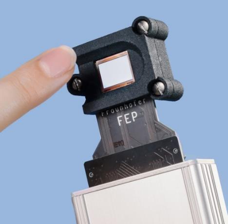 Use Case 2: Bidirectional Microdisplays as Sensor Example: Optical fingerprint sensor.