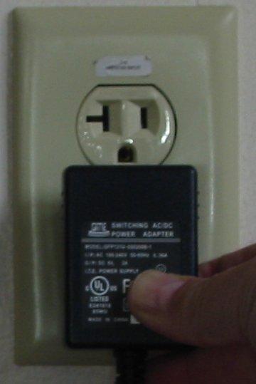 ) Connect the power supply to the router, and plug in the power