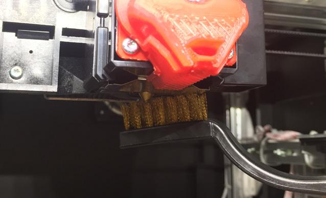 (Note: do not touch the metal part of the print head as it becomes hot during the operation.