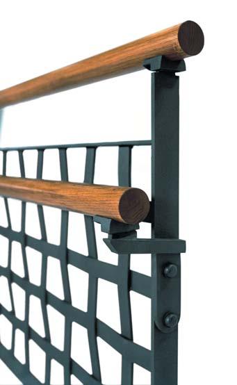 Continuous handrail that can be adapted to all the series and models of urban railing. Soportes estándar para plano horizontal y especiales para planos inclinados.