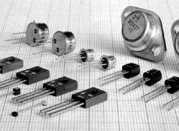 The Second Generation-Transistors (1955-1965) Second generation computers are characterized by the use of discrete transistor