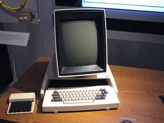 Making Personal Computers Usable (Cont d) Xerox Alto (1973)