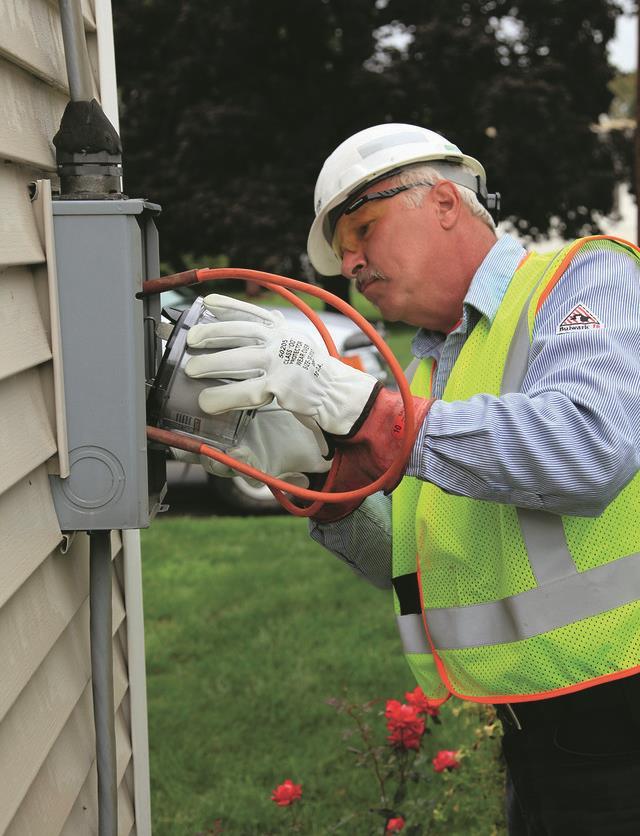 Smart Meters: Features and Benefits While upfront costs of deployment are significant, there can be long-term benefits to customers and utilities Modernizes the metering infrastructure by replacing