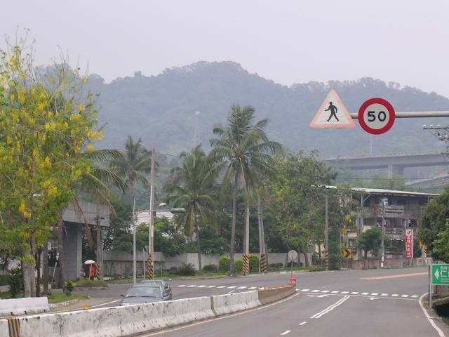 From the experimental results, it is shown that the proposed method can recognize the road signs effectively.