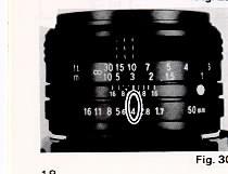 Also, when the flash unit is fully charged, the red LED light in the viewfinder lights up, so that you do not have to take your eye away from the viewfinder eyepiece.4www.butkus.