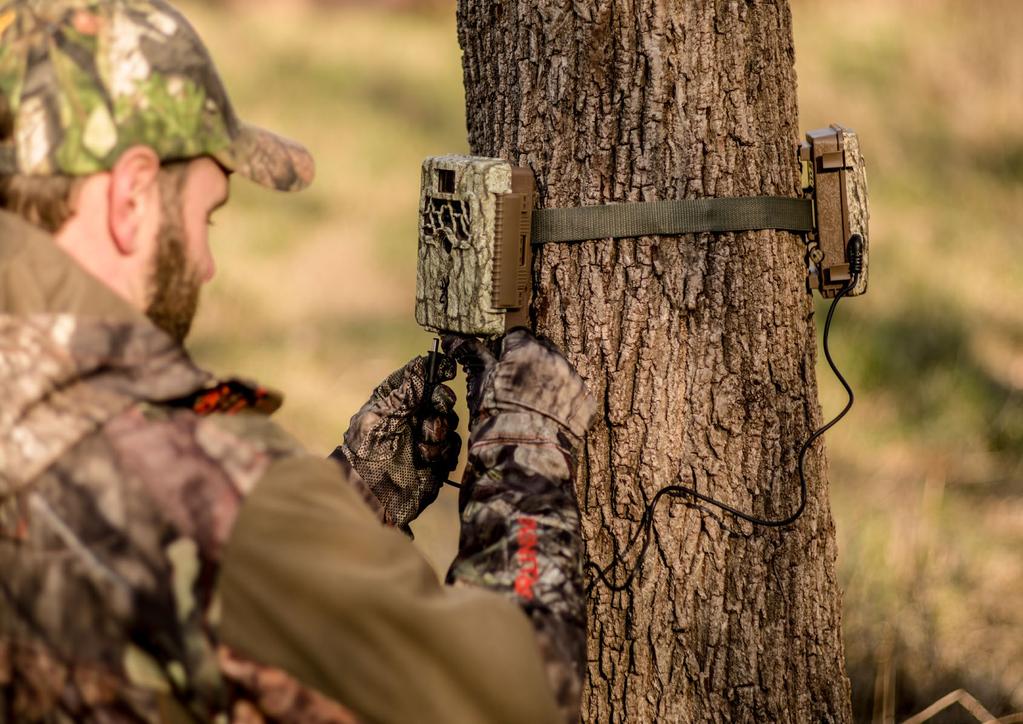 (batteries not included) PICTURE AND VIDEO VIEWER The new Browning picture and video viewer was designed for the hunter with multiple cameras in the field.