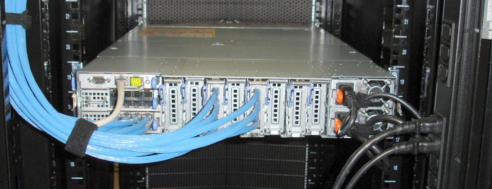 If multiple FX2/FX2s systems are being installed in a rack, the cable service loops will stack on top of one another and may prevent the rack rear door from closing.