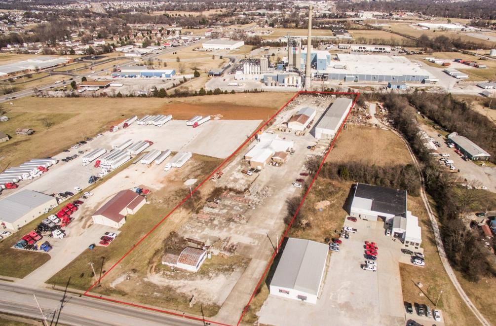 Property Overview 144 DISHMAN LANE BOWLING GREEN, KY 42101 Asking Price......Accepting Offers Lot Size...... 4.6 +/- Acres (200,376 SF) Present Zoning......LI Future Zoning...Industrial Business.