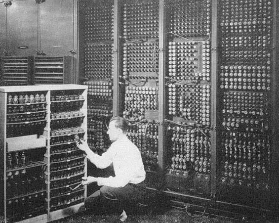 ENIAC (1946) Electronic Numerical Integrator and