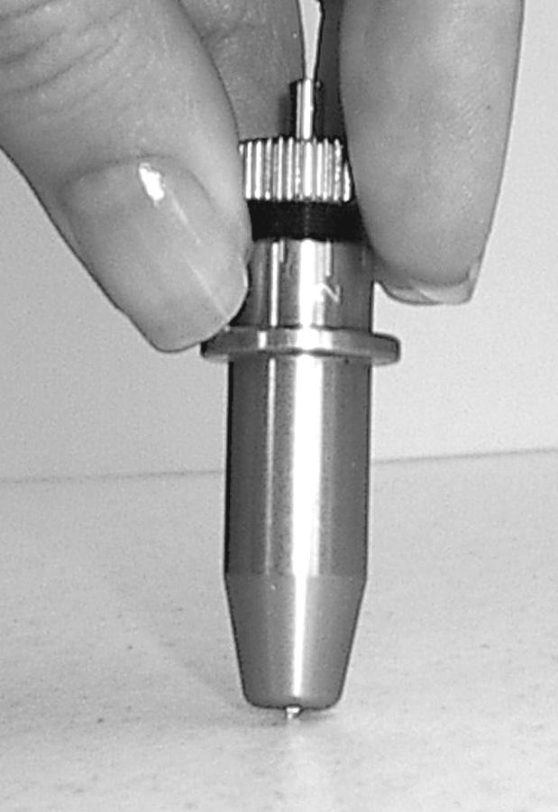 Figure 2-12 Step 3 Adjust the blade tip to suitable length by screwing Blade tip adjustment