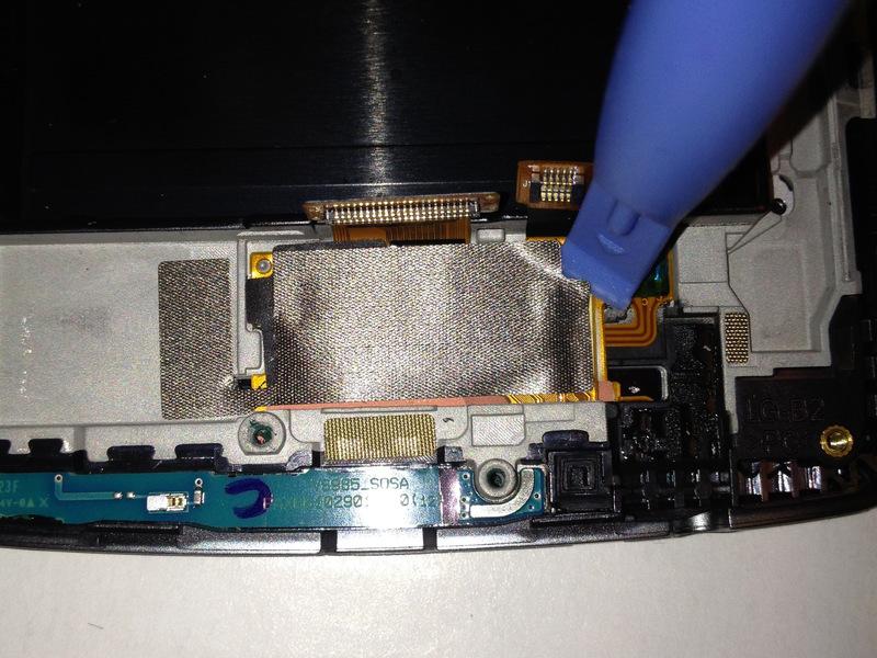 Otherwise, you will now transfer the LCD bezel as well as the speaker grille.
