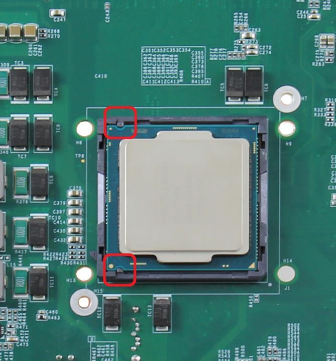 3. Make sure that you line up the two guiding notches on the LGA1151 socket with the notches along the edges of the CPU.