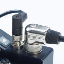 A 4-pole plug is used for the photo sensor.