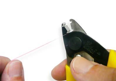 4. First use the stripper to remove the 9 mm plastic coating, leaving the fiber only with a cladding of 250 µm.
