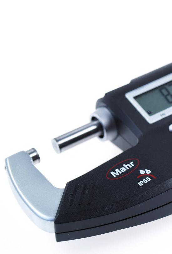 5 mm high digits enables accurate, fatigue-free reading of the measurement results. 8.