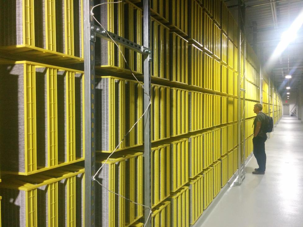 100,000s of physical servers 10s MW energy consumption Facebook Prineville: $250M