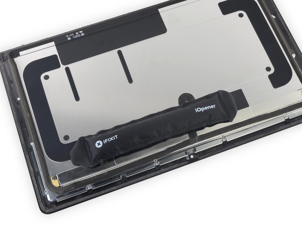 Étape 26 Use an iopener near the top edge of the display assembly to heat and