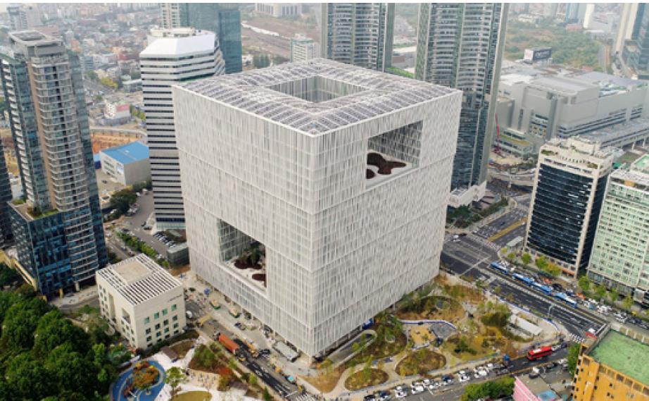 Customer Study Amorepacific Future Proofs its Business with Intent-Based Networking 85%* Challenge Large Korean Retailer building out a new global HQ in Seoul, South Korea Create future-proof