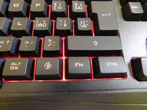 Tieto funkcie sú umiestnené ako alternatíva horného radu funkčných klávesov. Vedľa Fn výrobca umiestnil aj tlačidlo na riadenie farby podsvietenia celej klávesnice.