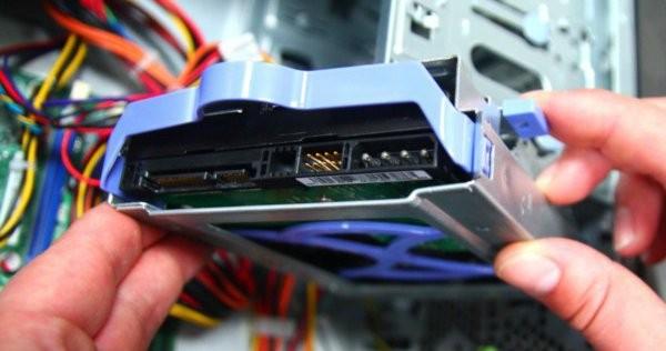 Installation Guide for Hard disks We explain you the installation of Hard disks in simple steps.