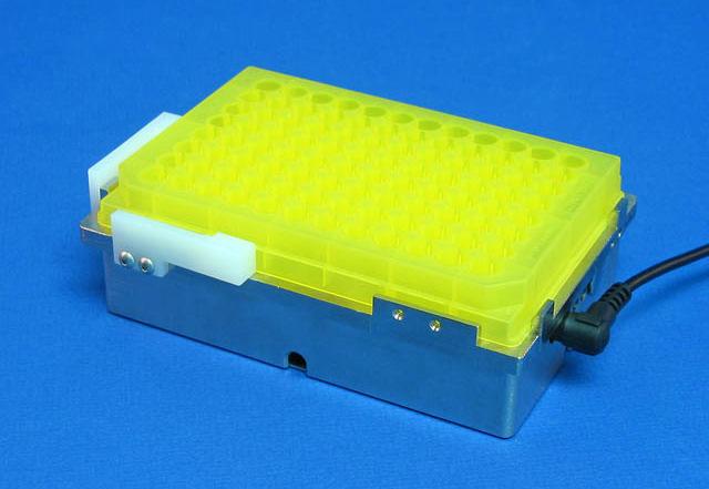 OPERATION MANUAL FOR MICROPLATE ORBITAL SHAKER SERIES VP 325 TECHNICAL NOTE 276 Plate clip Plate clip Port for Customer Supplied 24 VDC AC Power Adapter Fig. 1.