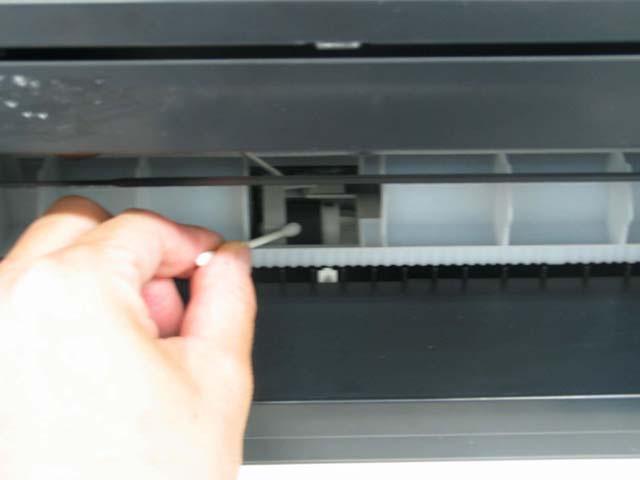4) While rotating the paper feed roller toward you using your finger, wipe off smears with a cotton swab.