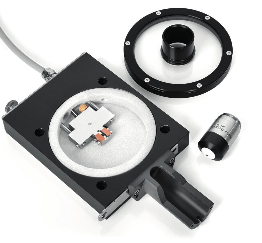 The cryo stage with inserted cryo objective is developed to seamlessly integrate to the Leica DM6000 FS fixed stage microscope; cryo transfer