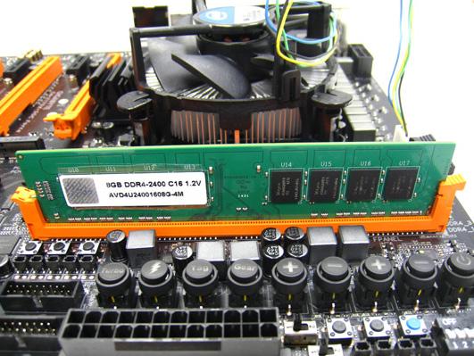 Spread the retaining clip at the right end of the memory socket. Place the memory module on the socket.