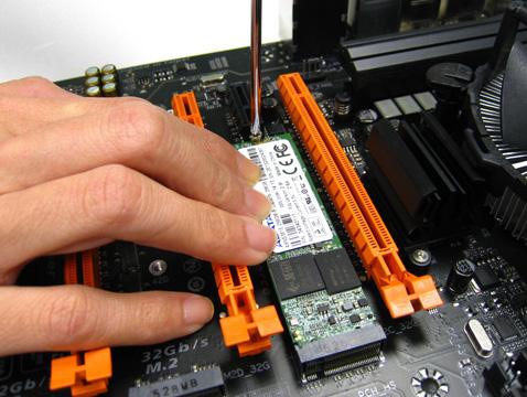 _ U _ F B F_USB3 F _ 0 Step : Use a screw driver to unfasten the screw and nut from the motherboard. Locate the proper mounting hole for the M.