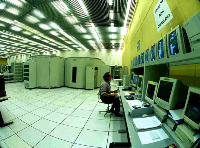 CASTOR deployment CASTOR teams at CERN Dev team (5) Operations team (4) HW Setup at CERN Disk servers ~ 370 disk servers ~ 300 TB of staging pools ~ 35 stagers (disk pool managers) Tapes and