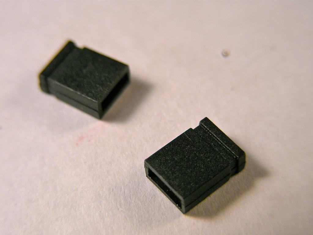 shunts (connect 2 pins)